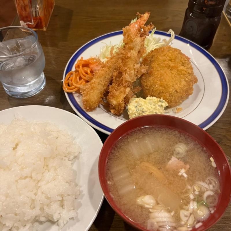 えびフライとメンチカツ(煎濾 （センロ）)