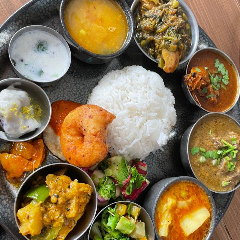 Curry全種(4種)+本日のおかず(toi印食店)