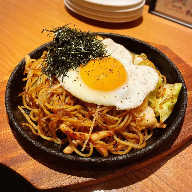 ピリ辛焼そば(鉄板バル SOURCE （ソース）)