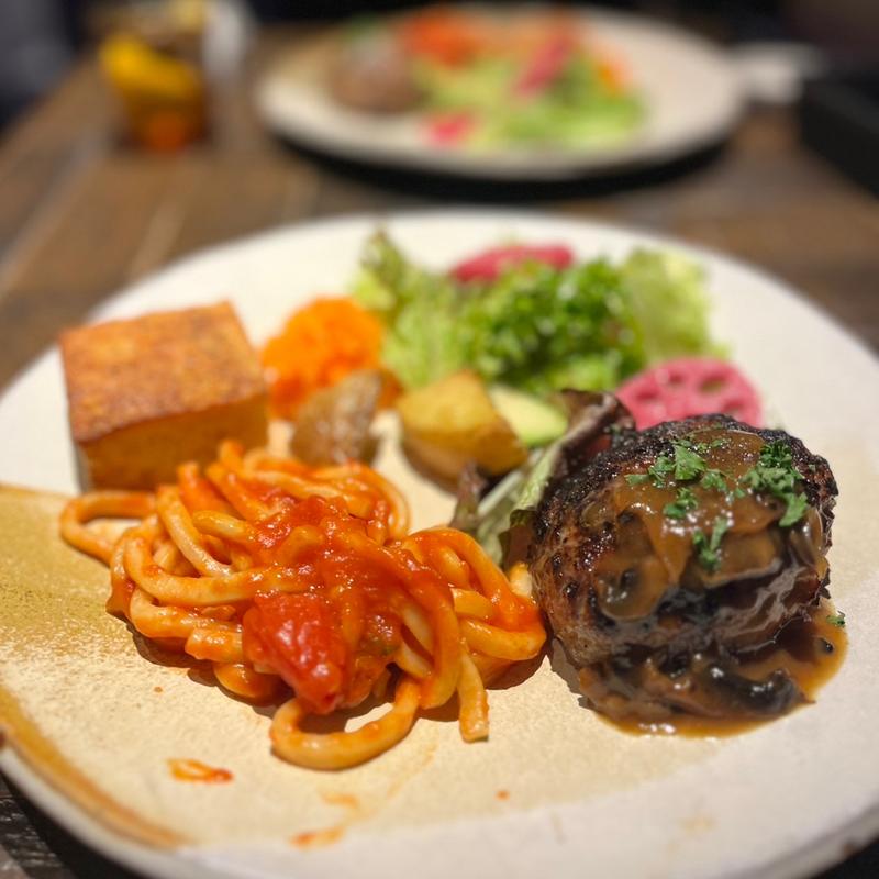 炭焼肉汁ハンバーグと手打ちパスタランチ(CINQUE IKARIYA)