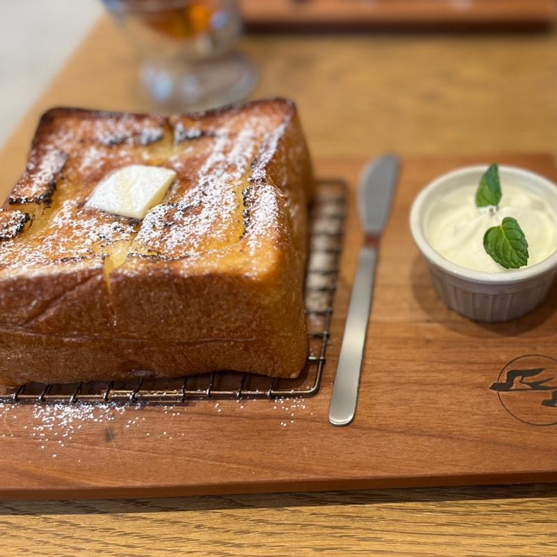 厚切りバタートースト(天然酵母の食パン専門店 つばめパン&Milk 庄内緑地公園店)