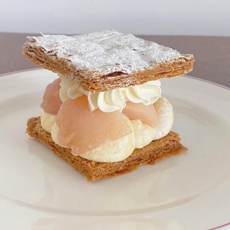 桃のナポレオンパイ(カフェ リゼッタ 自由が丘店)