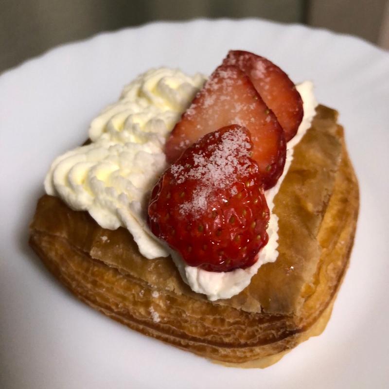 いちごと生クリームのデニッシュ(マルエツ 西新井店)