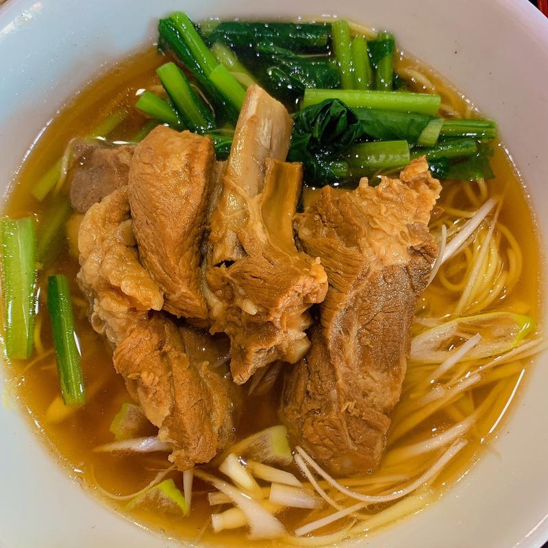 スペアリブ煮込み麺(めし処たかちゃん)