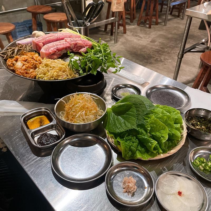 Dセットのサムギョプサル(烏丸コギクラブ)