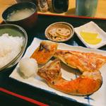 鮭カマ定食(魚玉 （うおたま）)
