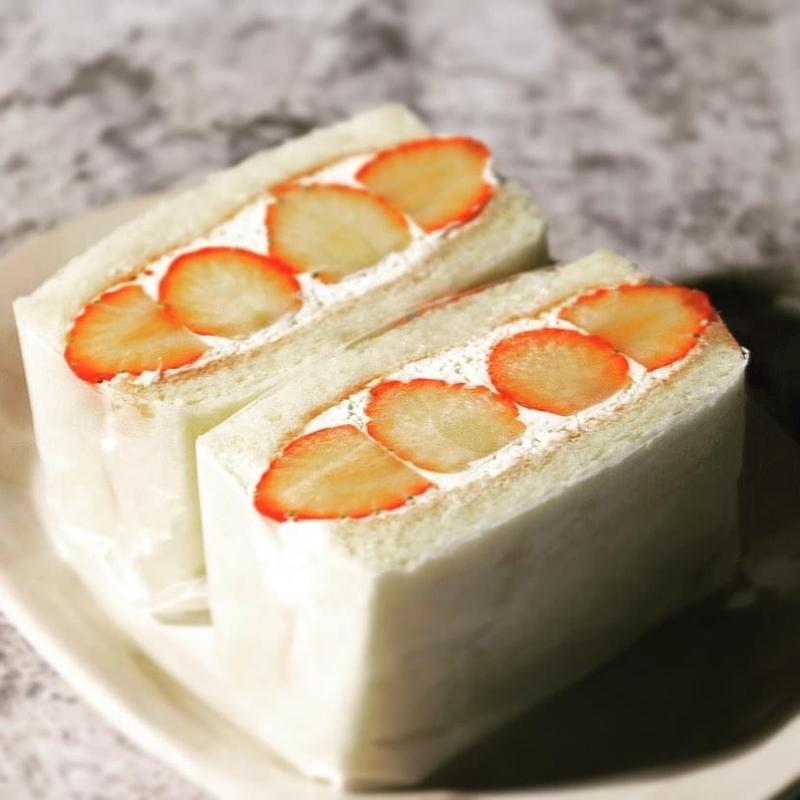 苺のフルーツサンド(Factory & Labo 神乃珈琲)