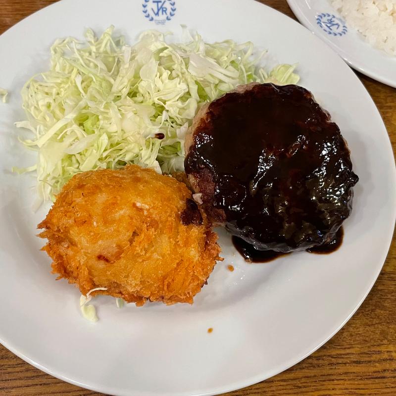 ハンバーグとカニコロッケランチ(ビクトリヤ )