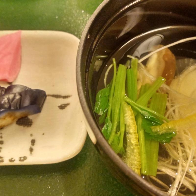 帆立真丈、すかし大根、椎茸、針葱、柚子、赤蕪漬け、茄子漬け(あづま荘 )