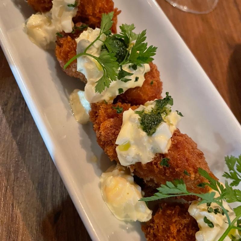 自家製具だくさんタルタルソースのせカキフライ(かしわビストロ　バンバン )