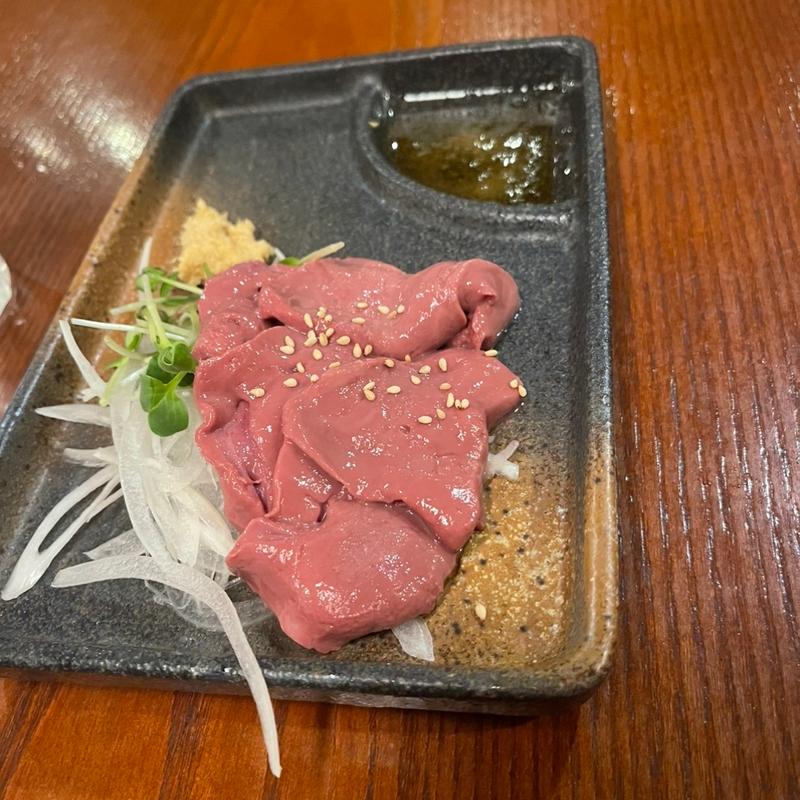 牛レバー刺し(たん屋びぜん)