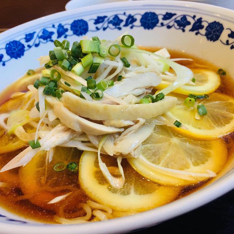 塩漬けレモン入り蒸し鶏ネギ塩冷麺(家常菜 博朱)