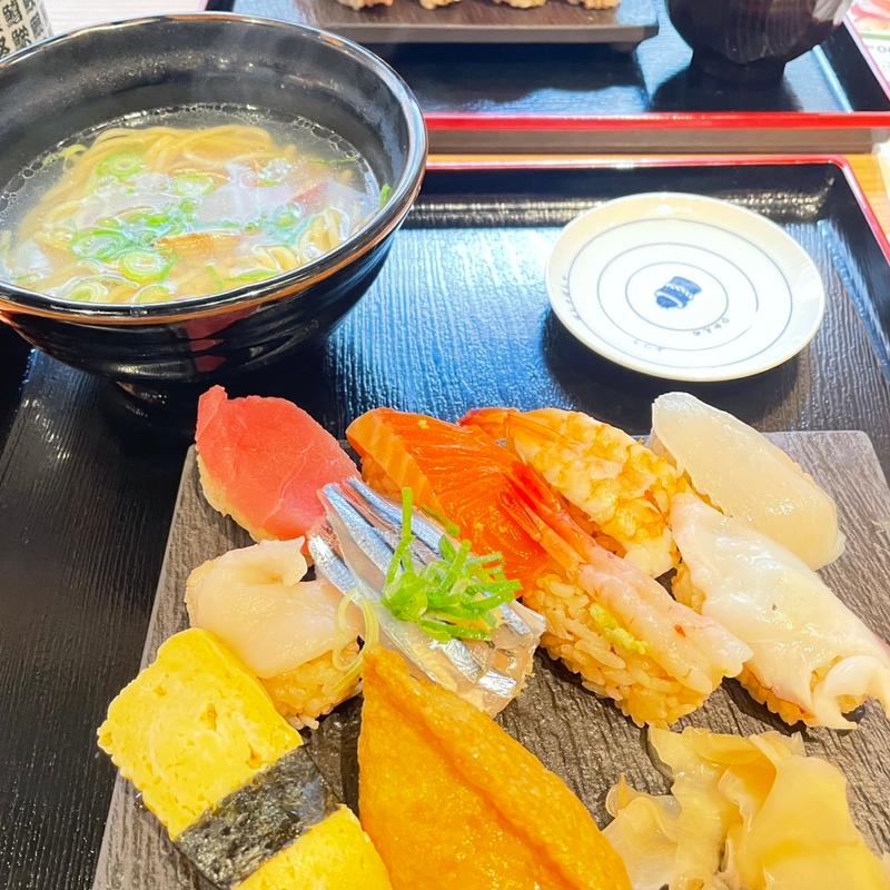 寿司、ラーメンセット(鮨・酒・肴 杉玉 香里園)