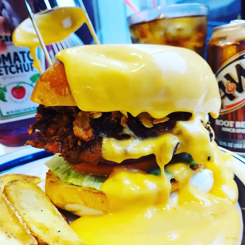 ナダレチーズチキンバーガー+ガーリックバター(BURGERLION - UTSUBO A GOGO -)