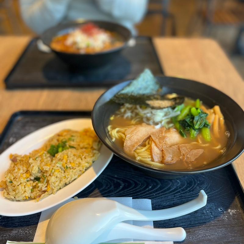 醤油ラーメン 半チャーハン(ラーメン九龍房 市原サービスエリア店 （ラーメンクーロンボウ）)