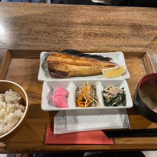 焼き魚定食　(ホッケ)(なぎさ食堂)