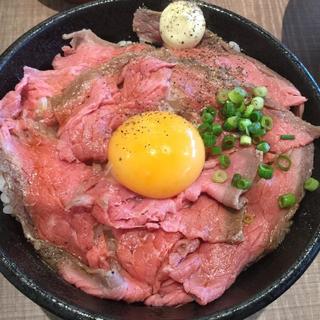 ローストビーフ丼(東大和ラーメン 大冬樹)