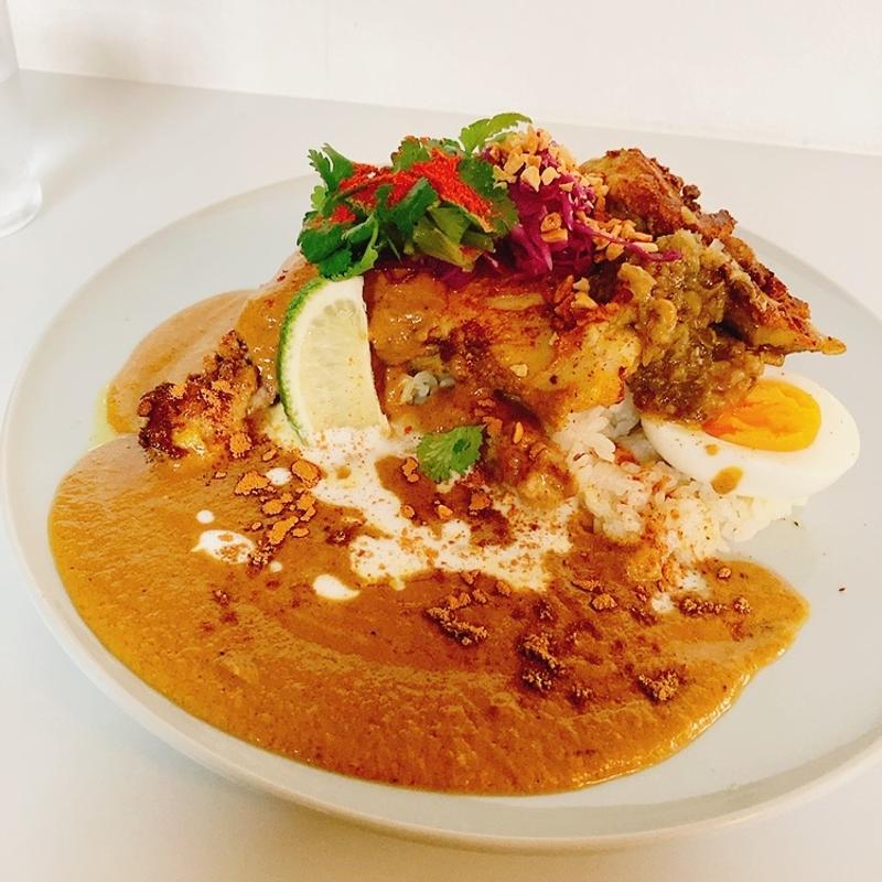 骨付き鶏のカレー(カレー すみた)