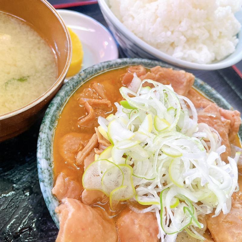 もつ煮込み定食(もつ煮込 噂の太郎)