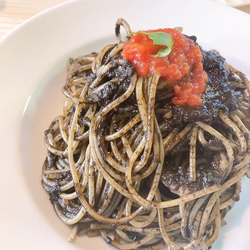 イカスミのスパゲッティーニ(アルディジャーノ ルビー（Artigiano ruby）)