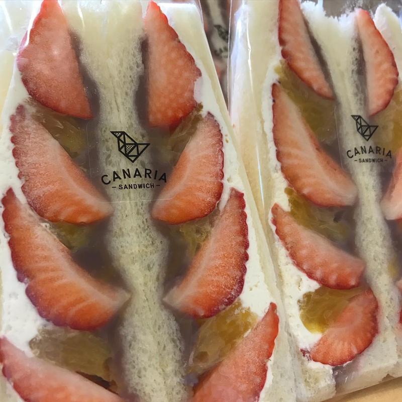 いちごと甘夏のこしあんサンド(カナリアサンドイッチ曳舟店)