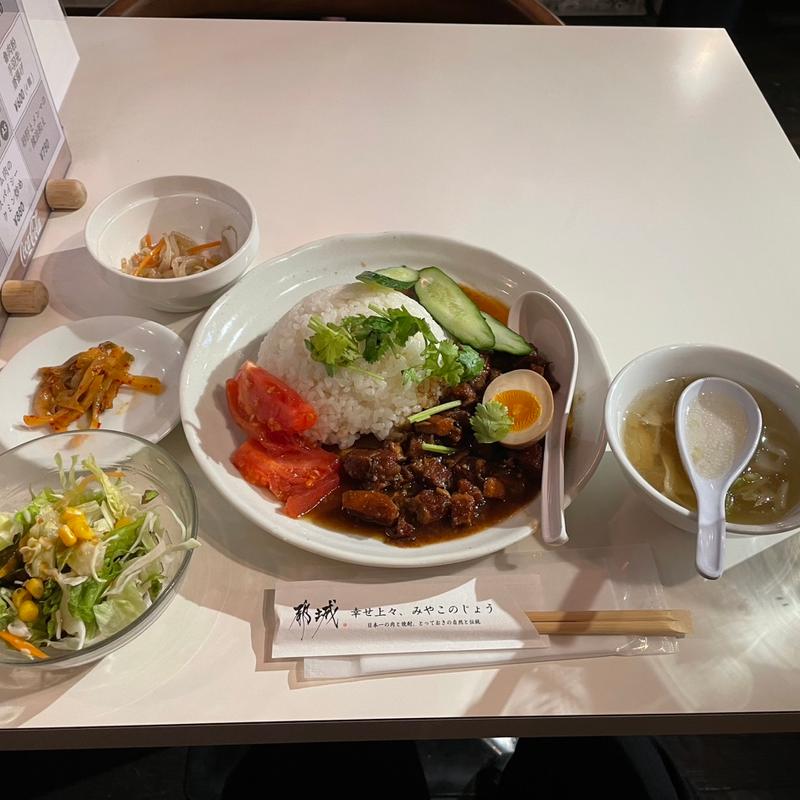 魯肉飯(大盛り)(台湾料理故宮 （タイワンリョウリ コキュウ）)