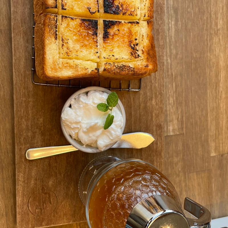 厚切りトースト(天然酵母の食パン専門店つばめパン＆Milk 名駅店)