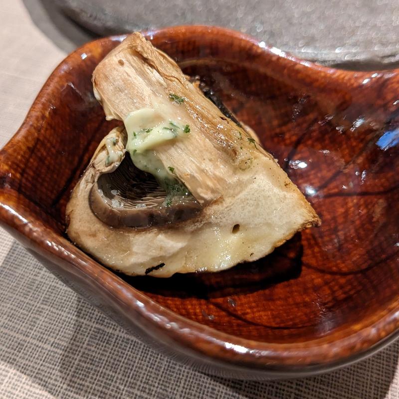 ジャンボマッシュルーム(焼鳥ごくう 奥)