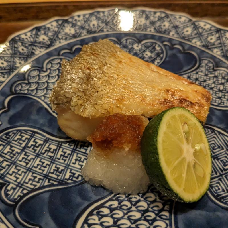 舞阪産白甘鯛の松笠(くずし 之助 （クズシ ノスケ）)