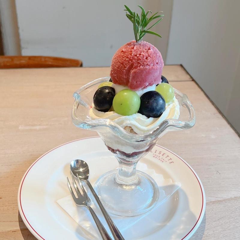 2種の葡萄とローズマリーのパフェ(カフェ リゼッタ 自由が丘店)