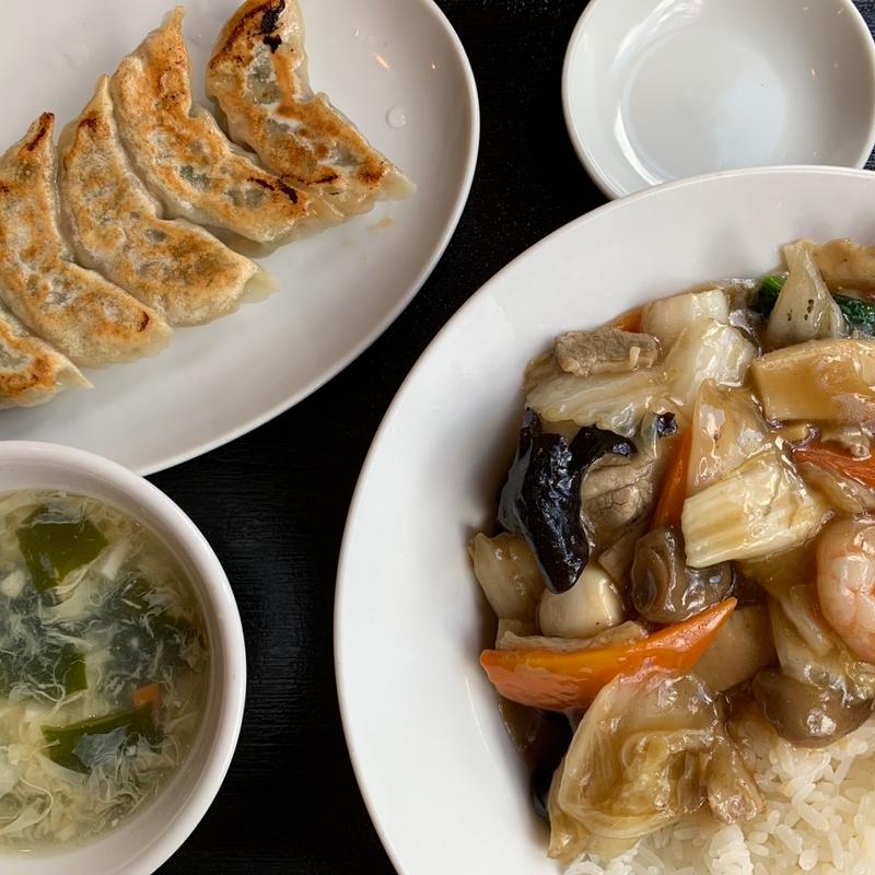 中華丼、餃子(中国料理 純華楼)