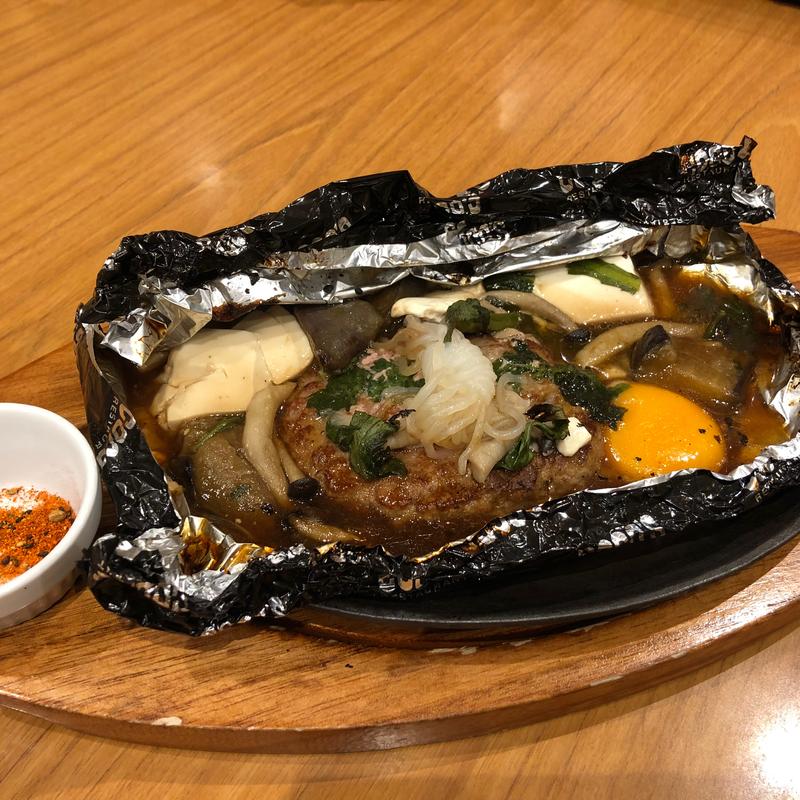 すき焼き風包み焼きハンバーグ（卵黄・七味付き）(ココス 扇店)