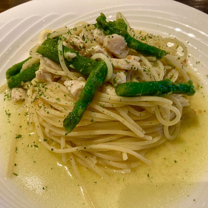 蒸し鶏とアスパラのオイルソーススパゲッティ(イル・ヴィゴーレ 神田神保町店 （IL VIGORE）)