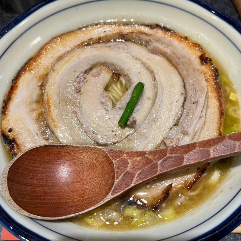 落し蓋(烈志笑魚油 麺香房 三く)