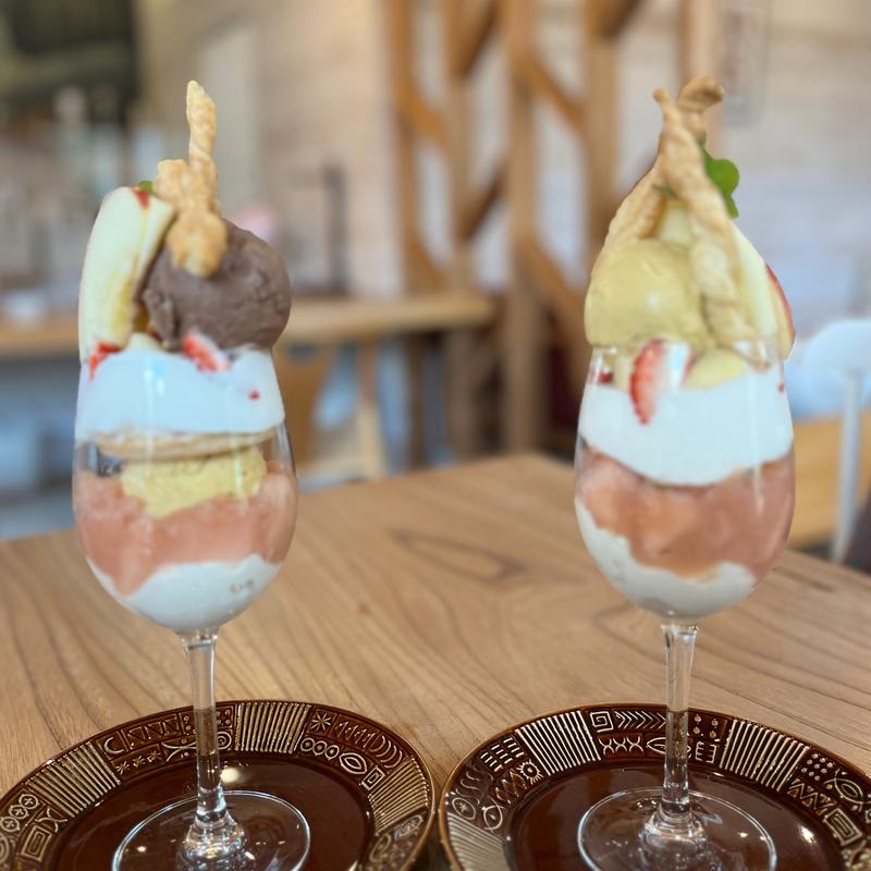 季節のデザート（りんごパイパフェ）(カフェドミーミ（Café de mimi）)