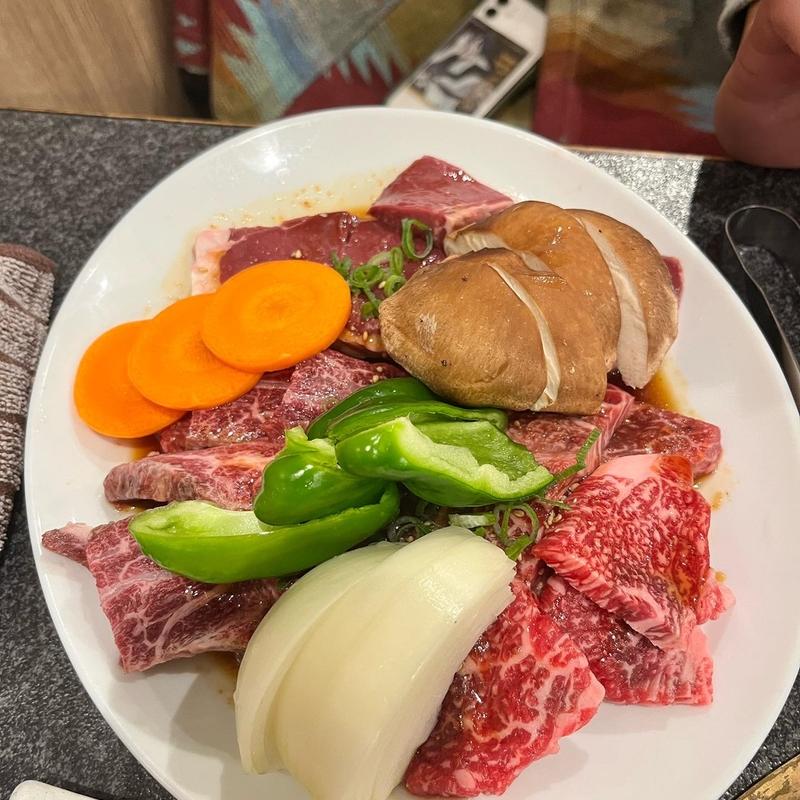 特上ロース、塩タン、ハラミ、ハツ、ご飯大×2、ドリンク(焼肉 畠中)