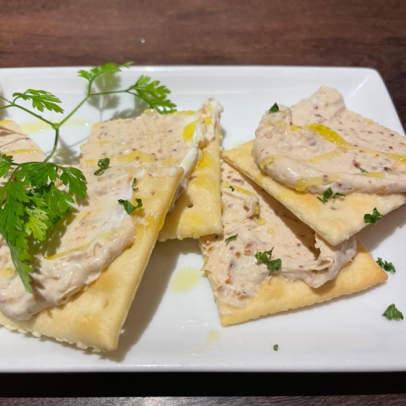 マスカルポーネとイチジクのジャムのカナッペ(GLUCK)