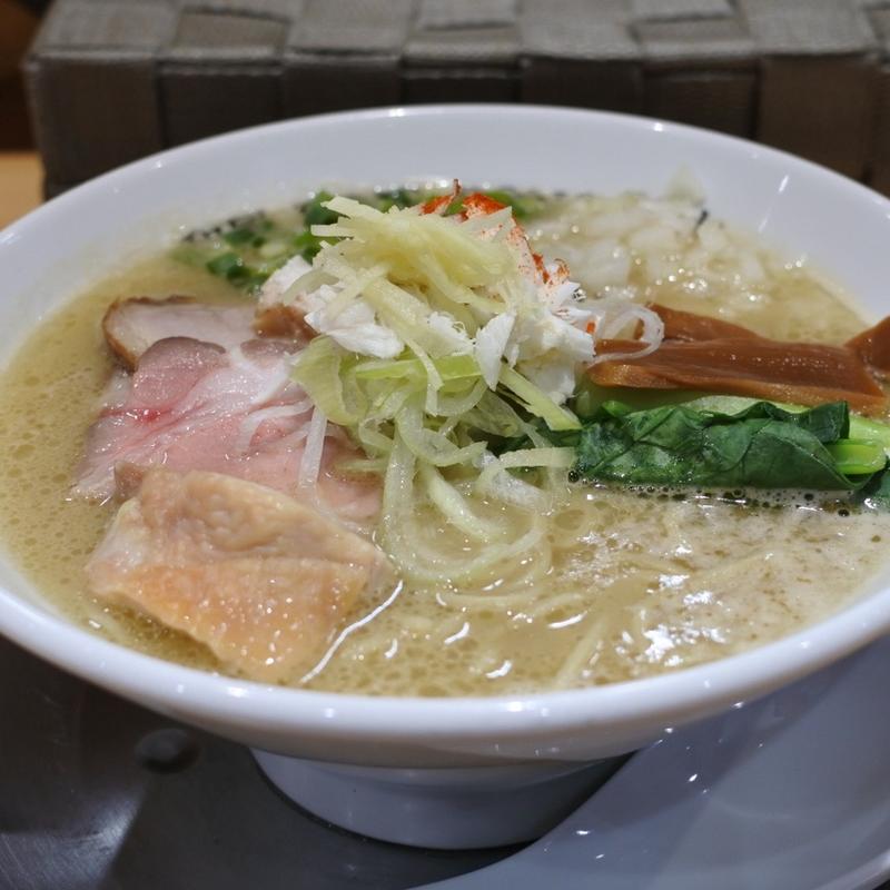 鶏と鯛の濃厚塩ラーメン(和風ピンポン竹末)