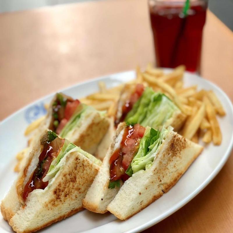 スウィートチリフィッシュサンドウィッチ(ホームワークス 麻布十番店 （Homework's）)