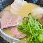 特製鶏白湯塩ラーメン(らぁめん 麺屋秀)