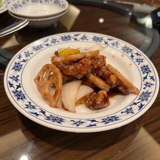 国産肩ロースの黒酢炒め(重慶飯店新館レストラン)