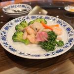 海老とホタテとブロッコリーの香り炒め(重慶飯店新館レストラン)