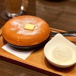 カステラパンケーキ　ホイップクリーム添え(サロン卵と私 イオンモール岡崎店)