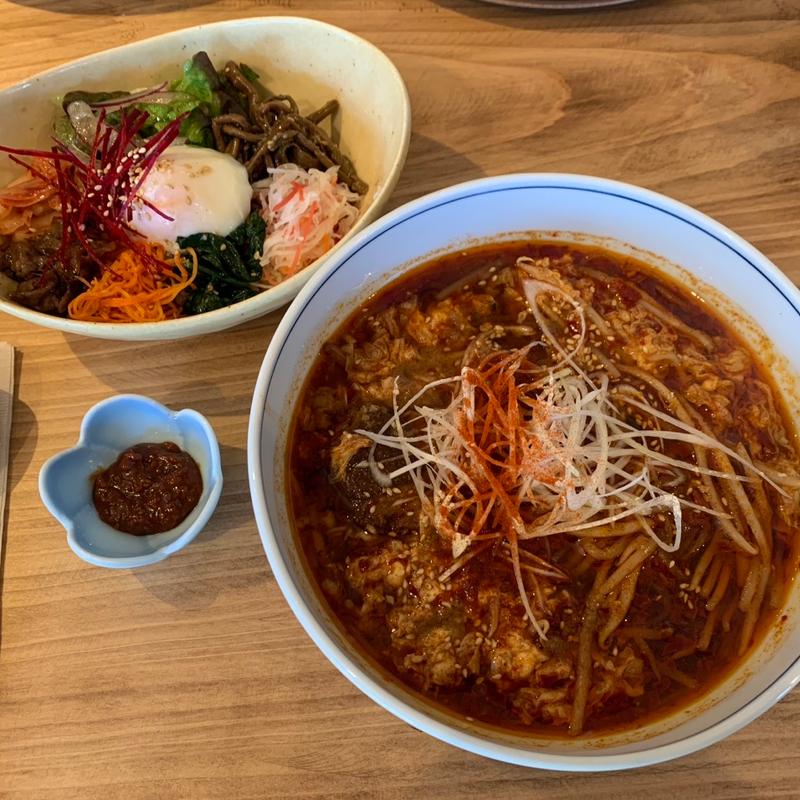 ソウルラーメン、ミニピビンパ(味はソウルFROM濱作)