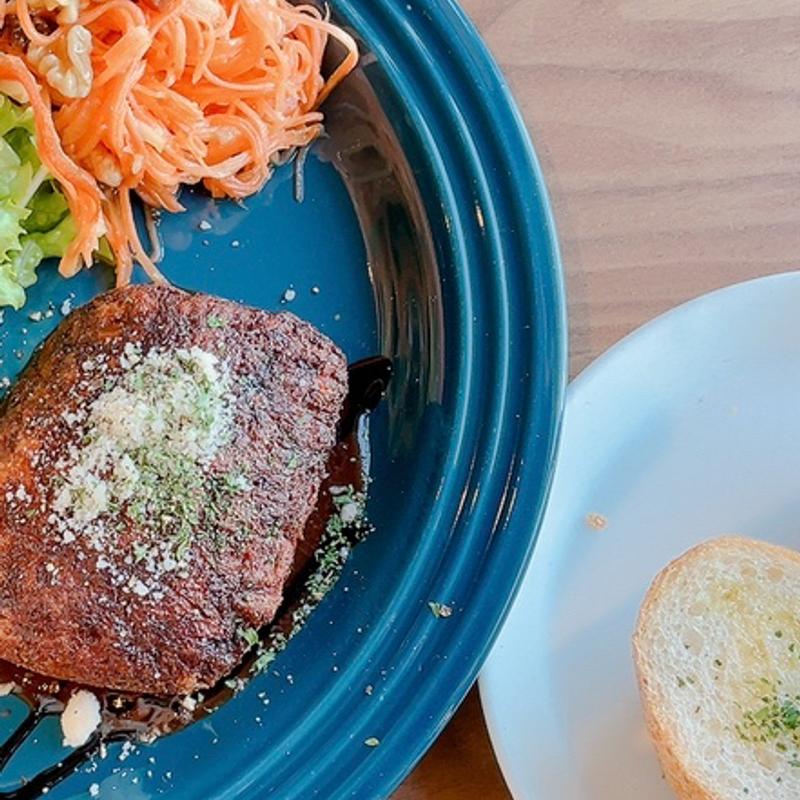 ジューシーメンチカツ(UMBICO GRILL)