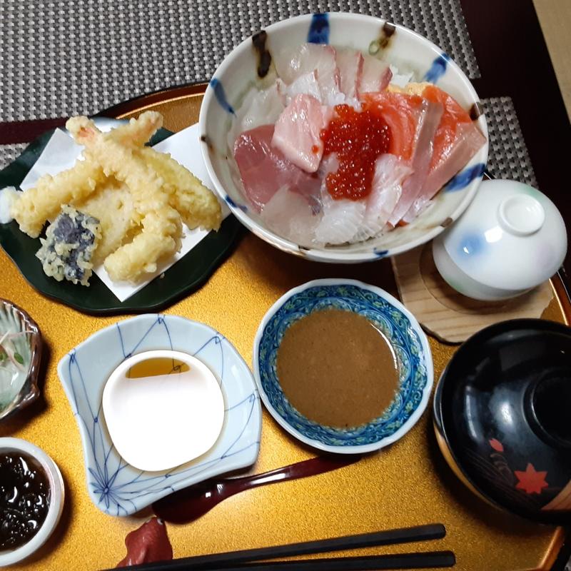 海鮮丼プラス天ぷらのセット(谷久)