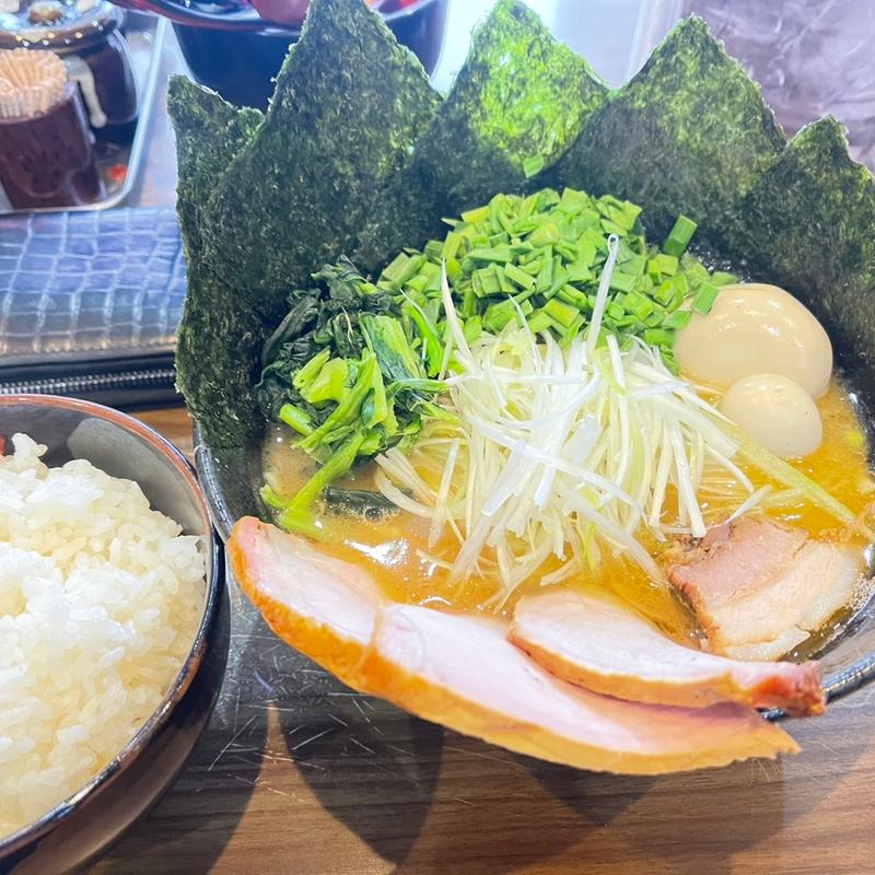 (横浜家系らーめん 天王家 寒川総本店)