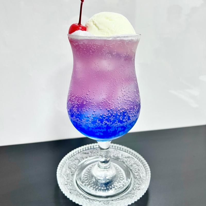 茜空のクリームソーダ(旅する喫茶)