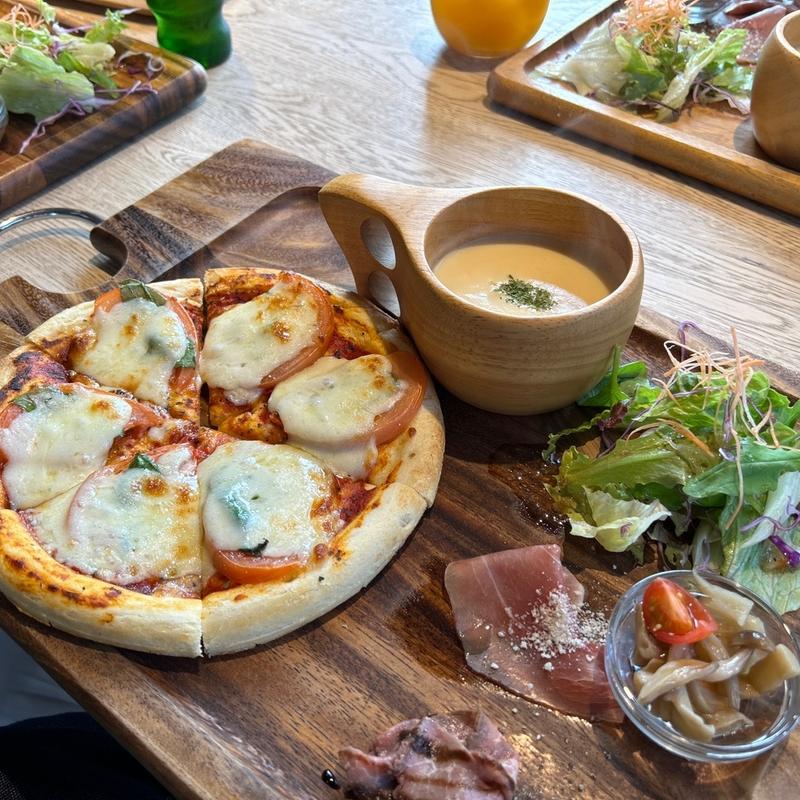 (いちご農園カフェ STRAWBERRY FACTORY)