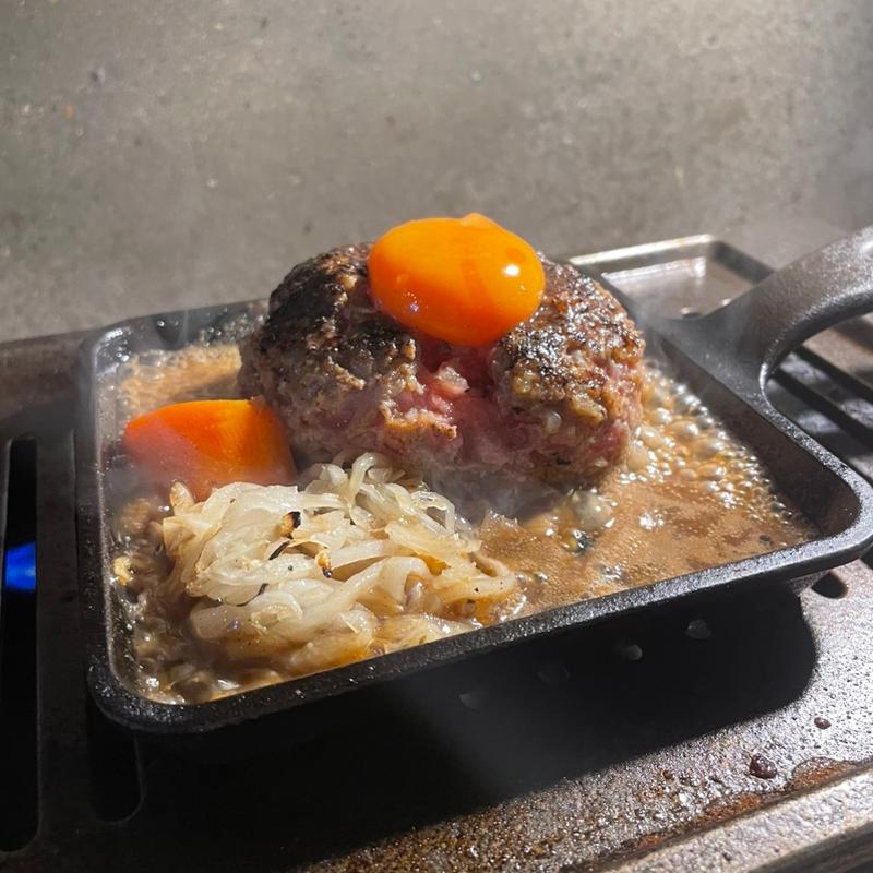 焼肉屋の黒毛和牛レアハンバーグ定食 200g(焼肉こじま 離れ)